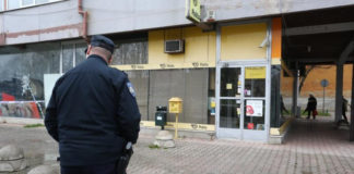 Prevarant sa značkom lazni policajac ka