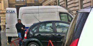 Puštali ih u stan lazni policajci