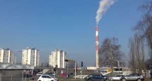 Biciklist (84) na raskrižju “brze ceste” zadobio ozljede opasne po život – prelazio na crveno, pa udario u automobil nesreca biciklist84