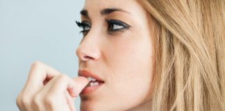 Grizete nokte, i to nesvjesno? Evo što to zbilja govori o vama grizenje nokti