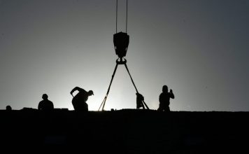 Htio popraviti oštećenja nakon potresa, a onda nije mogao sići