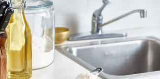 Evo zašto treba čistiti sudoper brašnom