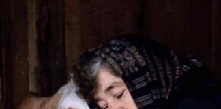 Baka spasila svoju kravu iz ruševina BAKA I NJENA KRAVICA